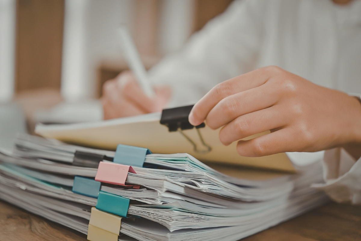 Foto Beim Immobilienverkauf m�ssen zahlreiche Unterlagen korrekt vorliegen: