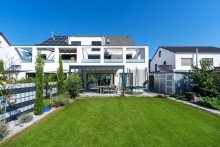 R�ckansicht Moderne Neubauwohnung mit gro�em Garten in attraktiver Wohnlage