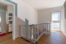 Flur OG linkes Haus Charmantes Immobilienensemble mit zwei modernisierten H�usern