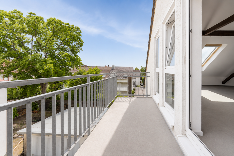 DG links Balkon Haus Neustadt