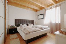 Schlafen EG Au�ergew�hnliches Familienhaus mit Au�enpool und riesiger Doppelgarage in ruhiger Bestlage !