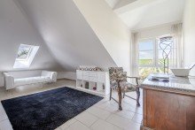 Zimmer1 DG Junges, exklusives Einfamilienhaus mit Traumgarten in exponierter, gesuchter Randlage
