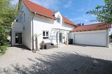 Hof Au�ergew�hnliches Familienhaus mit Au�enpool und riesiger Doppelgarage in ruhiger Bestlage !