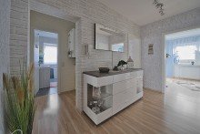 Flur Helle Erdgeschosswohnung mit 2 PKW-Stellpl�tzen in stadtnaher Lage