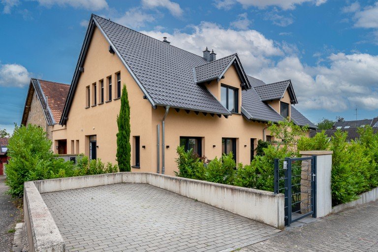Ansicht Neustadt Haus Neuwertige Doppelhaushälfte in ruhiger, gesuchter Lage