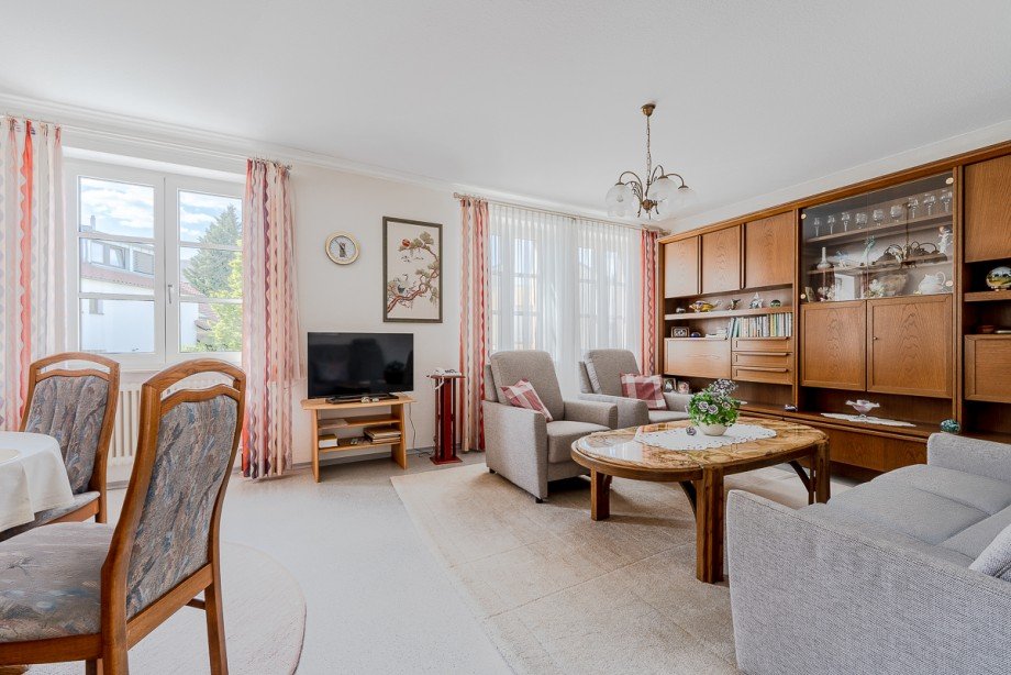 1.OG Wohnzimmer Mehrfamilienhaus Deidesheim