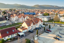 Ansicht Stilvolle Dachgeschosswohnung mit Blick auf die Haardt in Maikammer