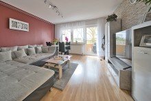 Wohnzimmer Helle Erdgeschosswohnung mit 2 PKW-Stellpl�tzen in stadtnaher Lage