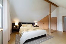 Schlafzimmer DG Einrichtungsbeispiel Attraktives Reihenhaus mit Pool und Garage