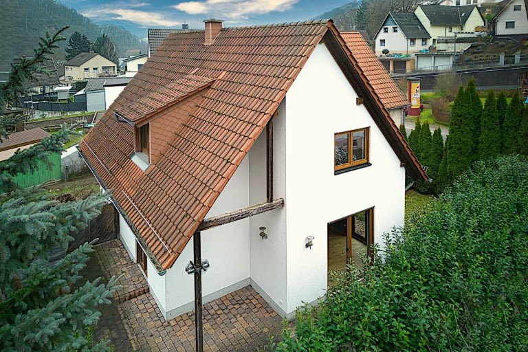 Rückansicht Neustadt Haus Jung gebliebenes, attraktives Einfamilienhaus in waldnaher Lage