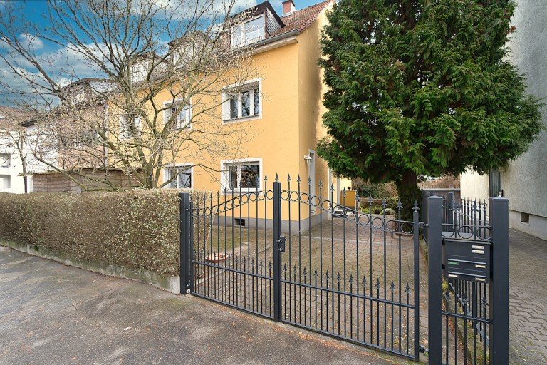 Ansicht Mannheim Haus MA-Almenhof: Modernisiertes Mehrfamilienhaus mit hohem Freizeitwert