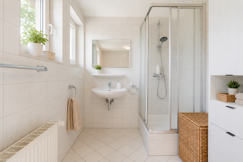 1.OGlinks Bad1 Haus Neustadt
