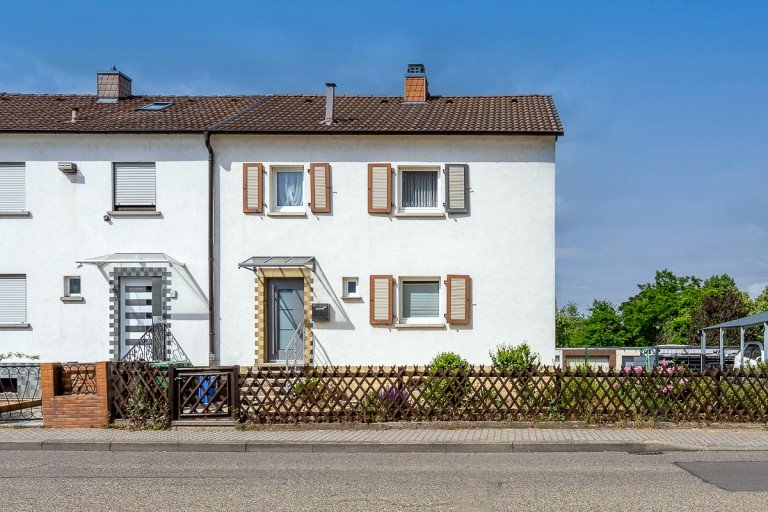 Ansicht 1 Neustadt Haus Gemütliches Reihenhaus mit Garten, Garage und Carport