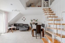 Wohnzimmer 1 Charmante Eigentumswohnung mit ausgebautem Spitzboden