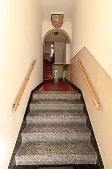 Eingang Treppenhaus Renditeobjekt in stadtnaher Lage von Neustadt an der Weinstra�e