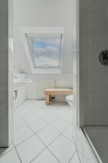 Bad 1 Lichtdurchflutete Maisonette-Wohnung in stadtnaher Lage