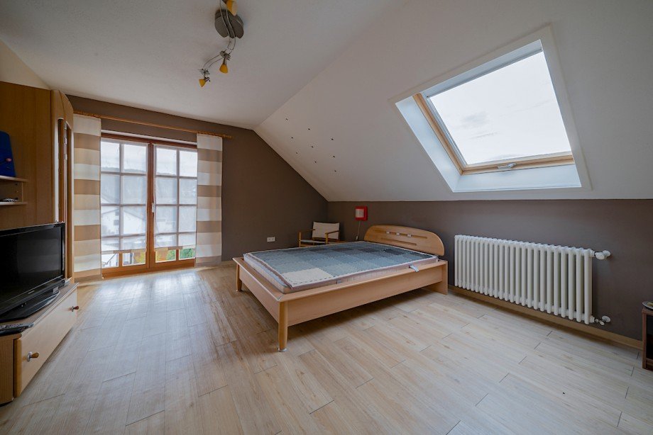 Schlafzimmer DG Mehrfamilienhaus Gossersweiler