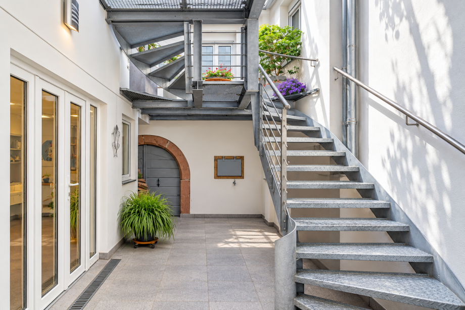Hof Zugang zu den Wohnungen Haus Neustadt
