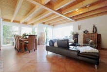 Wohnen EG Au�ergew�hnliches Familienhaus mit Au�enpool und riesiger Doppelgarage in ruhiger Bestlage !