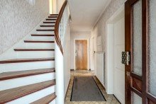Altbau EG Flur Renovierungsbedarf trifft auf l�ndlichen Charme!