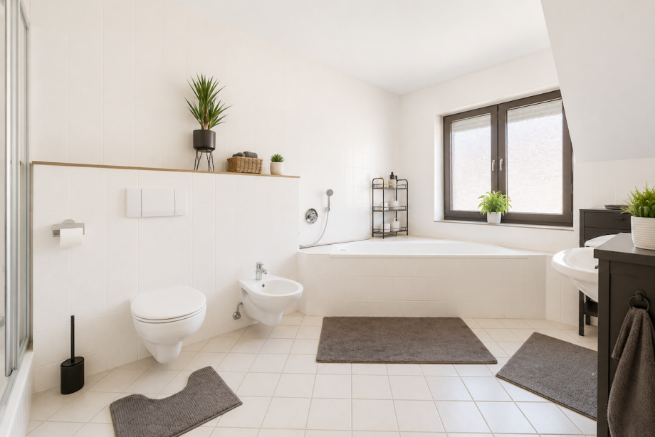 Bad DG Dachgeschosswohnung Maikammer