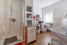 Bad linkes Haus Charmantes Immobilienensemble mit zwei modernisierten H�usern