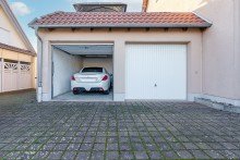 Garage Stilvolle Dachgeschosswohnung mit Blick auf die Haardt in Maikammer