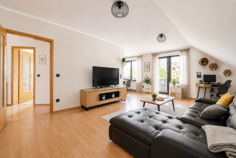Wohnzimmer1 DG Dachgeschosswohnung Maikammer
