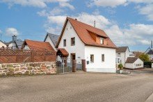 Ansicht Kleines Eigenheim mit Herz und Potenzial