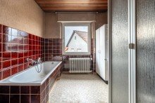 Bad OG Renovierungsbed�rftiges Einfamilienhaus in Leimersheim