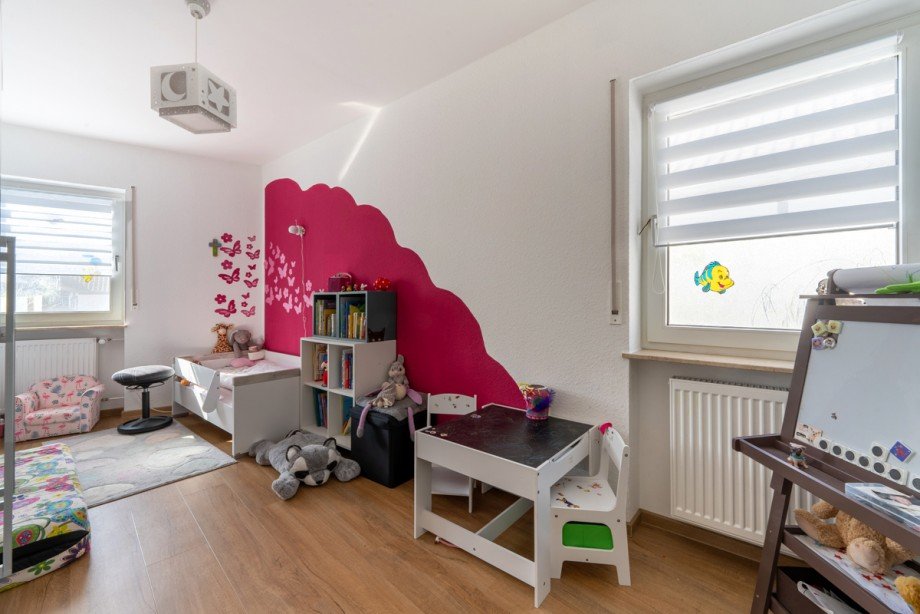 Kind1 linkes Haus Haus Edesheim