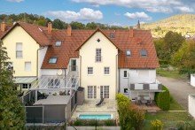 R�ckansicht Attraktives Reihenhaus mit Pool und Garage