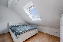 Schlafen Stilvolle Dachgeschosswohnung mit Blick auf die Haardt in Maikammer