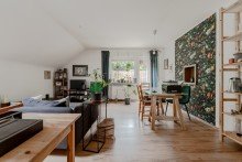 Wohnzimmer 2 Moderne Dachgeschosswohnung mit 3 Zimmern und Balkon