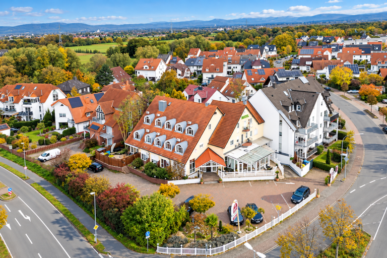 Luftaufnahme Rüsselsheim Hotels Attraktives Hotelinvestment zwischen Frankfurt, Mainz und Wiesbaden