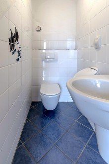 G�ste WC Attraktives Reihenhaus mit Pool und Garage