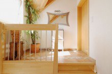 Eingang OG Au�ergew�hnliches Familienhaus mit Au�enpool und riesiger Doppelgarage in ruhiger Bestlage !