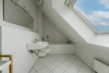 Bad DG Lichtdurchflutete Maisonette-Wohnung in stadtnaher Lage