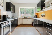 K�che Moderne Dachgeschosswohnung mit 3 Zimmern und Balkon