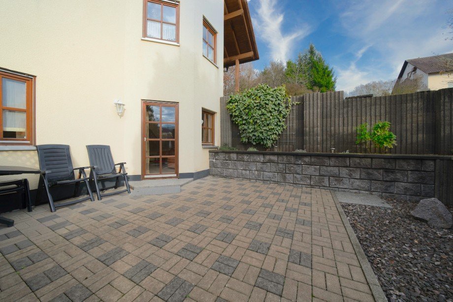 Terrasse Ferienwohnung Mehrfamilienhaus Gossersweiler