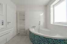 Bad2 Stilvolle Dachgeschosswohnung mit Blick auf die Haardt in Maikammer