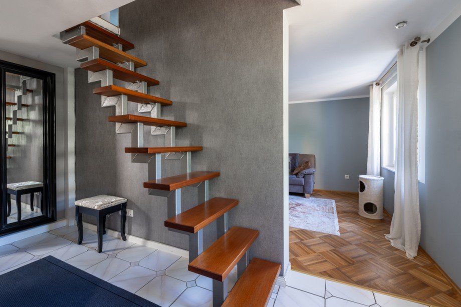 Treppenhaus KH Doppelhaush�lfte Landau