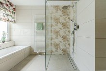 Bad1 EG Junges, exklusives Einfamilienhaus mit Traumgarten in exponierter, gesuchter Randlage