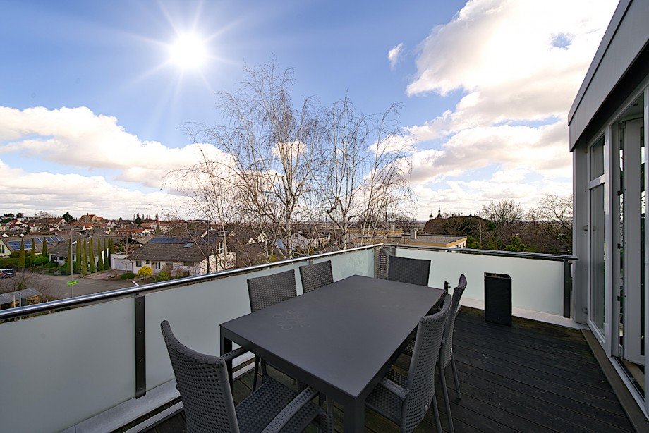 Terrasse2 vom Wohnzimmer Mehrfamilienhaus Neustadt