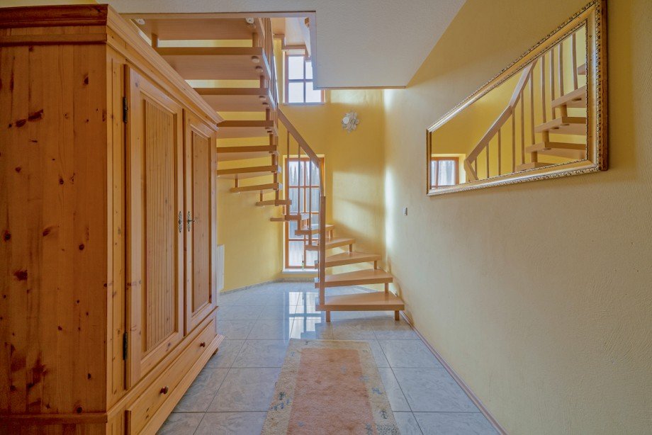 Treppenhaus EG Mehrfamilienhaus Gossersweiler