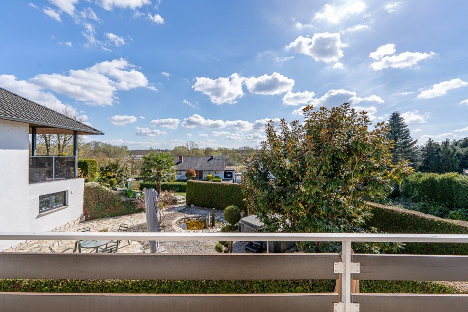 Blick vom G�stezimmer Balkon Mehrfamilienhaus W�rth