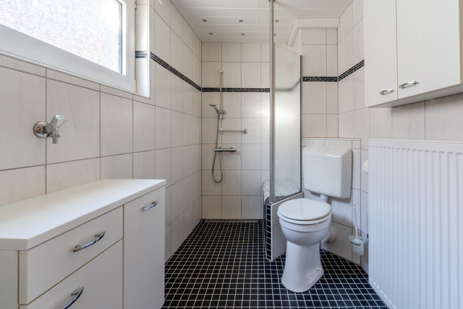 Mittlere Wohnung EG Bad Haus Venningen