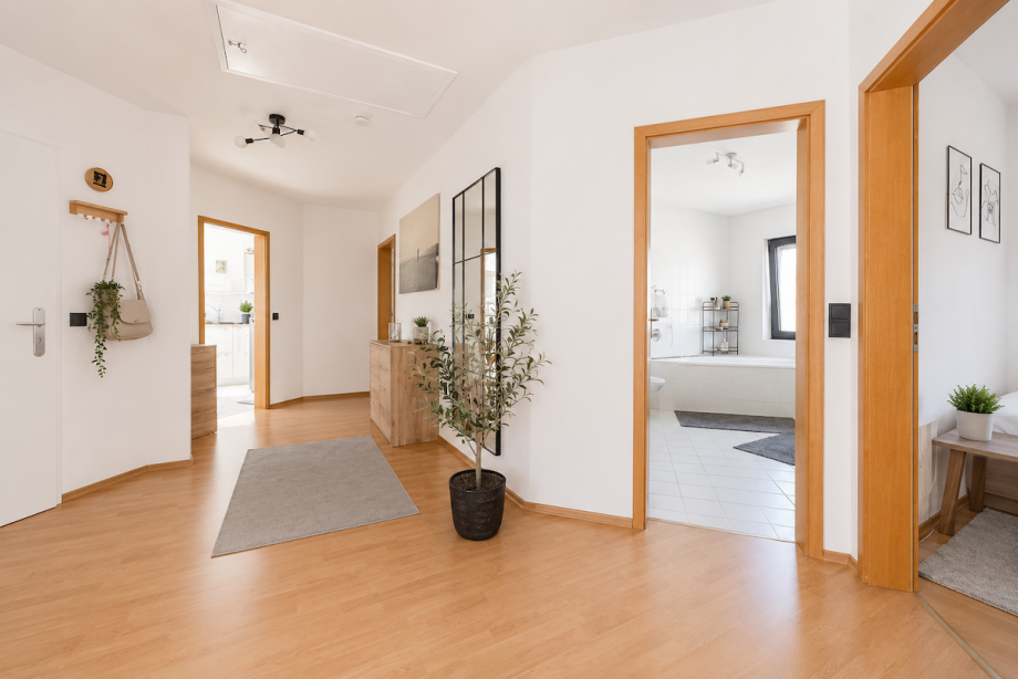Flur DG Dachgeschosswohnung Maikammer