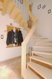 Treppenhaus Au�ergew�hnliches Familienhaus mit Au�enpool und riesiger Doppelgarage in ruhiger Bestlage !
