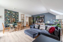 Wohnzimmer 3 Moderne Dachgeschosswohnung mit 3 Zimmern und Balkon
